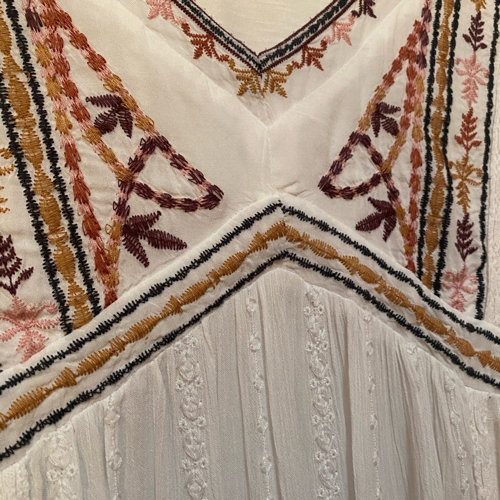 Knox Rose White Blouse with Multicolor Embroidery - Picture 2 of 6